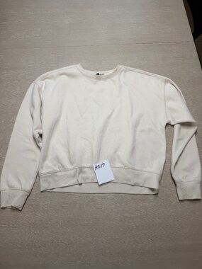 Universal Thread Cream Fleece Crewneck Sweatshirt Size M (A017)